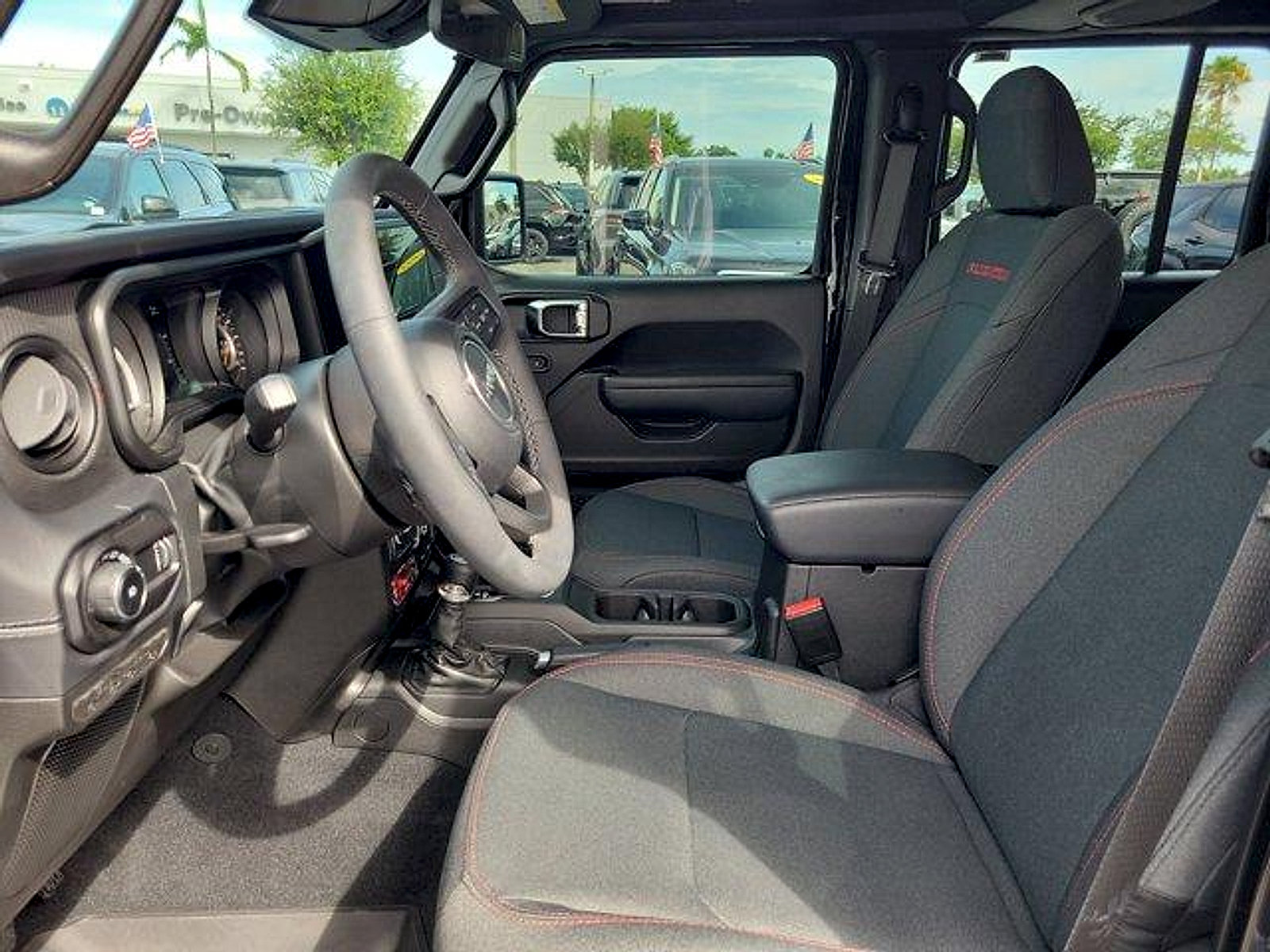 Used 2025 Jeep Wrangler Unlimited Rubicon w/ Convenience Group AWD/4WD image 23