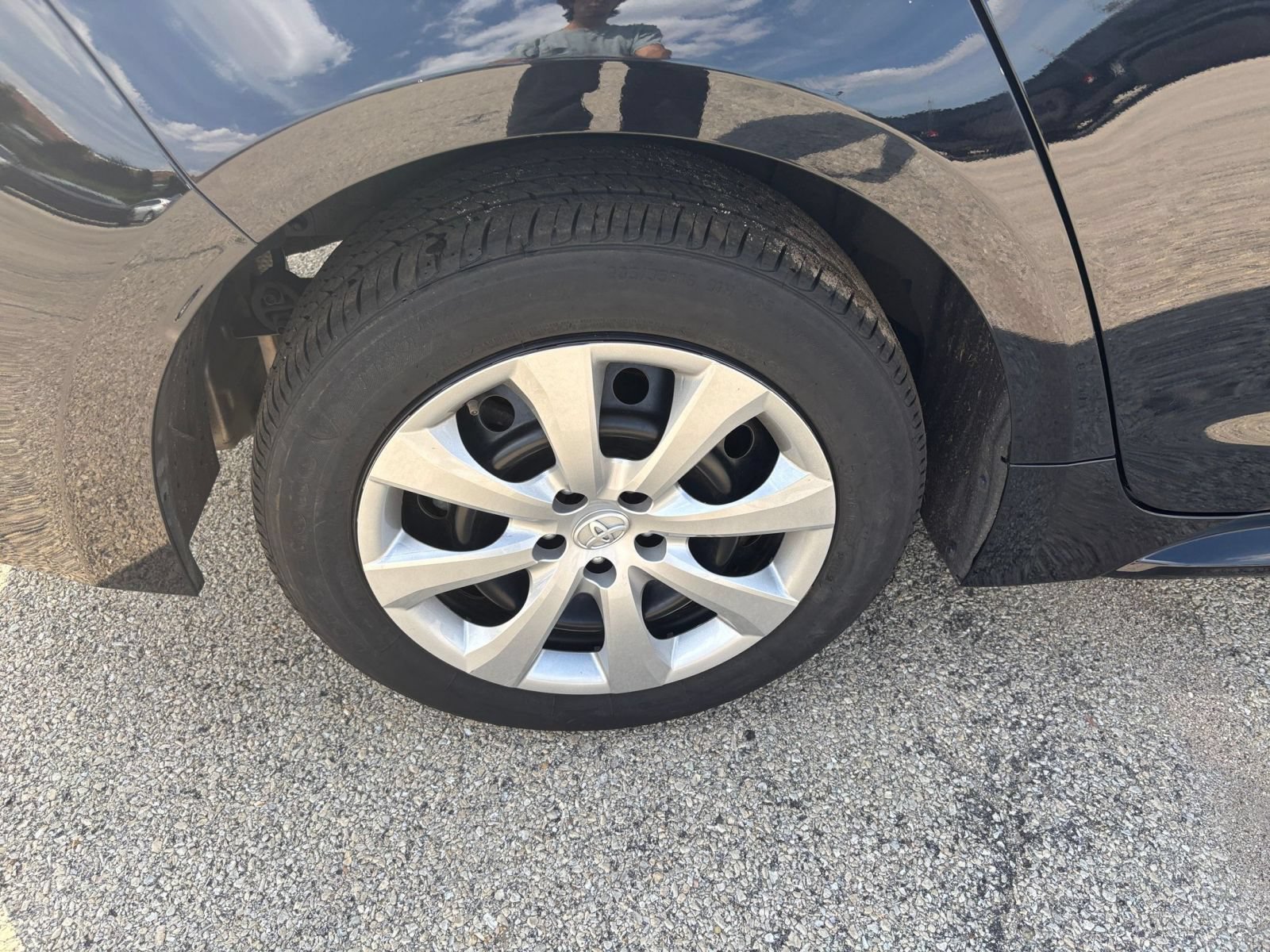 Used 2025 Toyota Corolla LE FWD image 27
