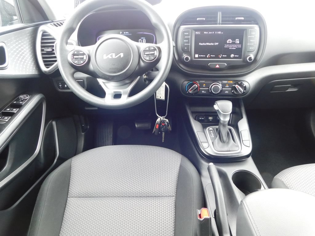 Used 2025 Kia Soul LX w/ LX Technology Package FWD image 15
