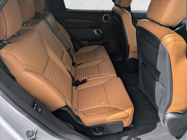 Used 2017 Land Rover Discovery HSE image 19