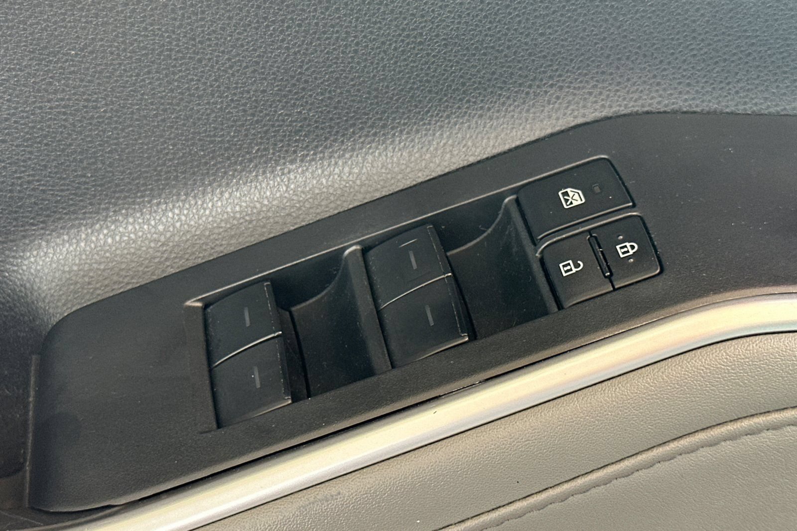 Certified 2024 Toyota Highlander XLE FWD image 14