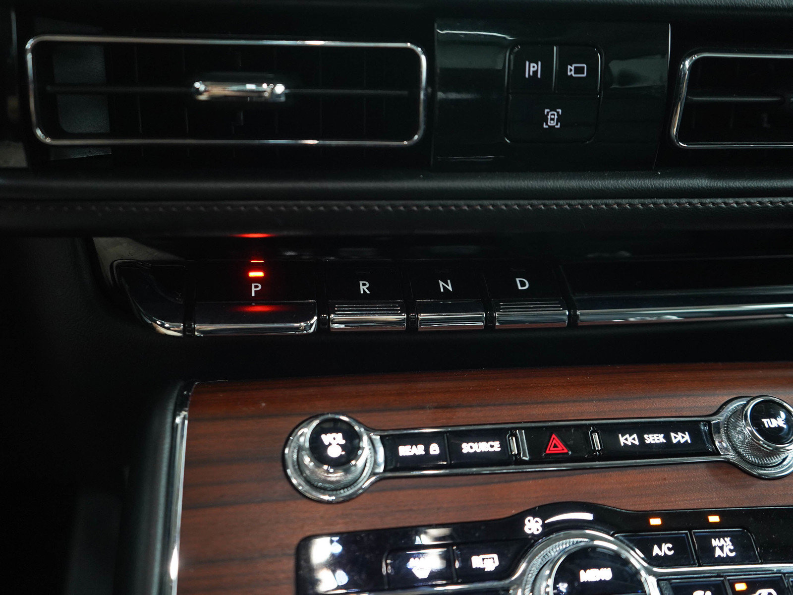 Used 2021 Lincoln Aviator Reserve w/ Equipment Group 208A AWD/4WD image 25