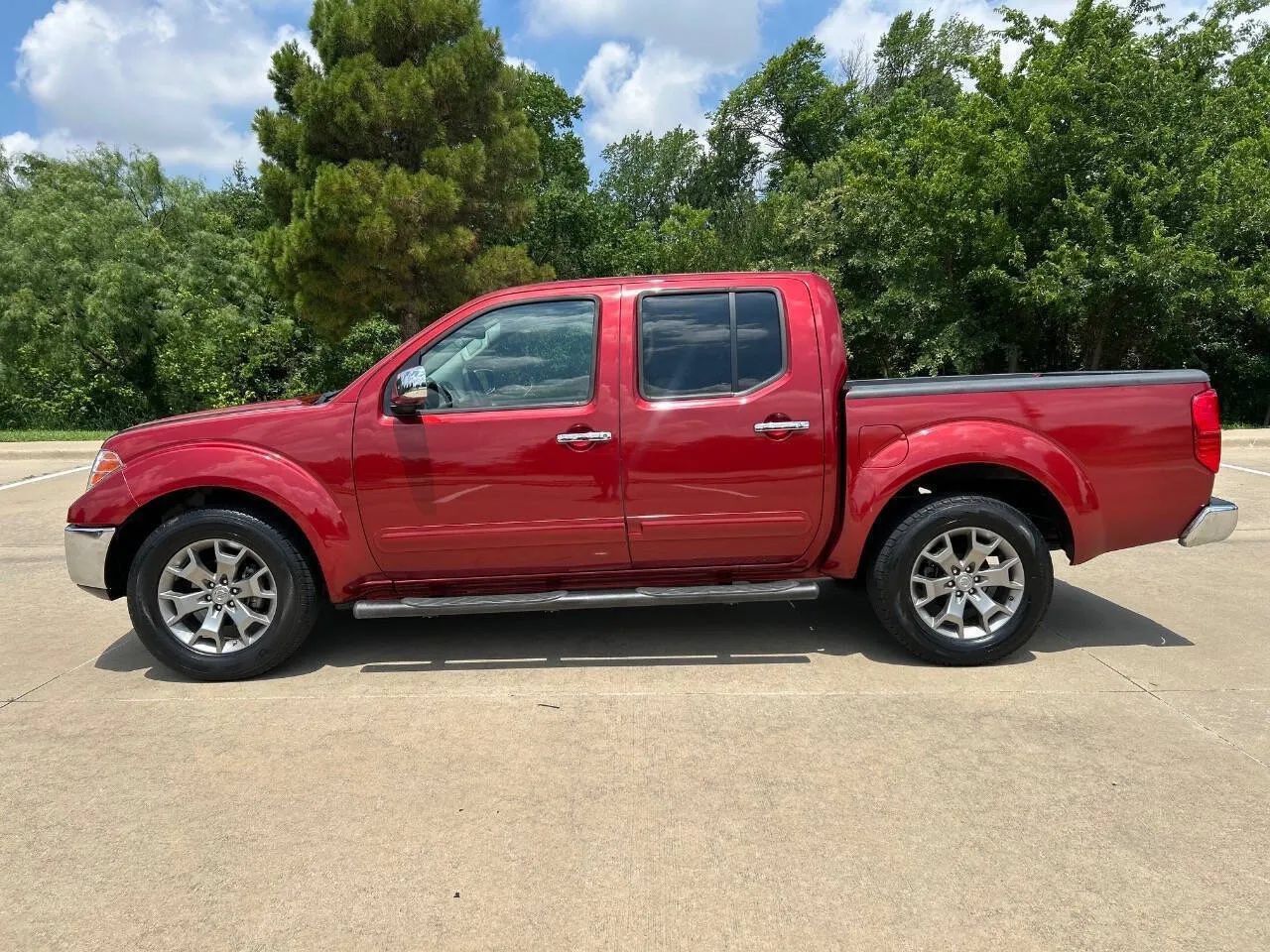 Used 2019 Nissan Frontier SL RWD image 9