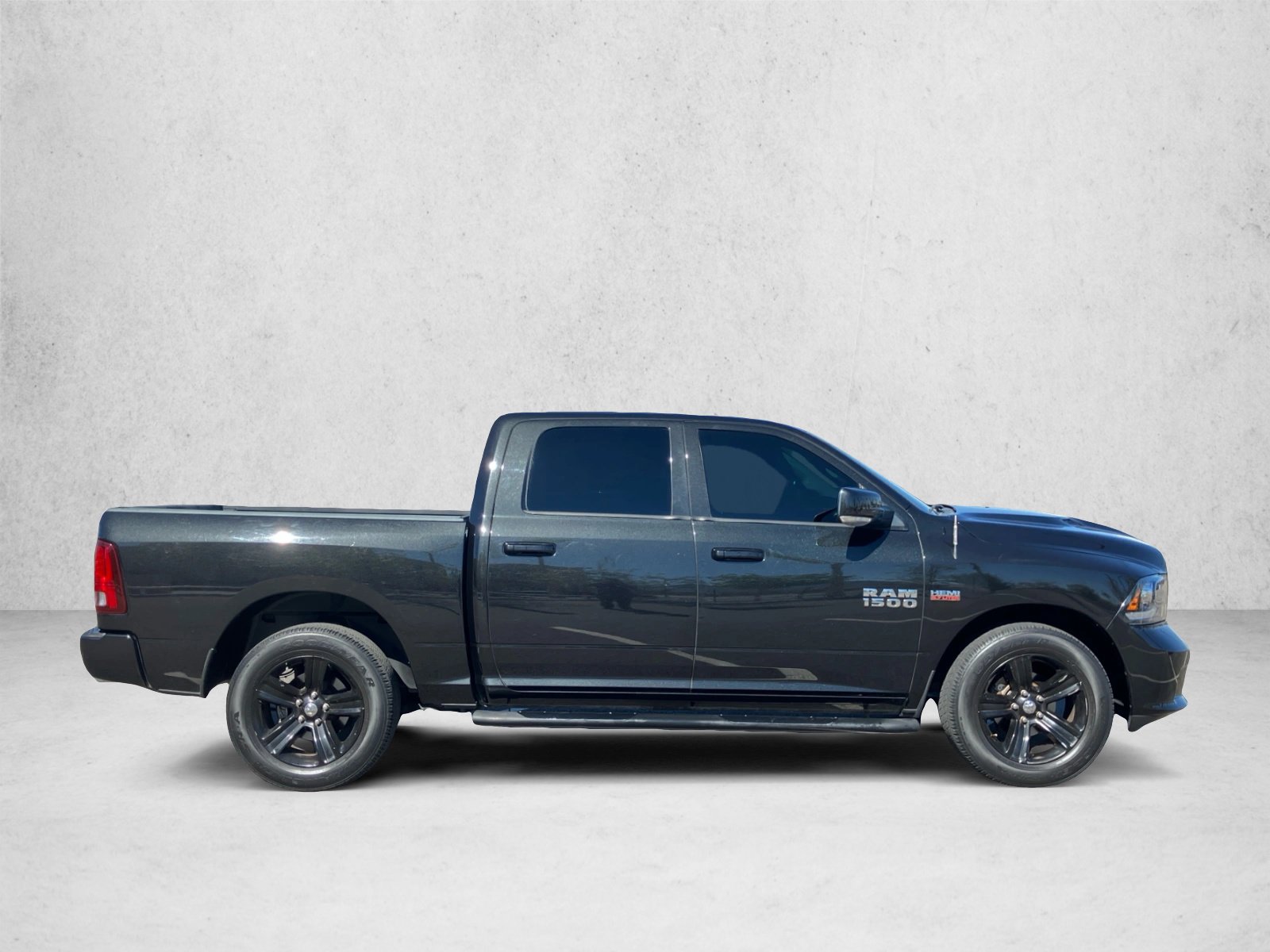 Used 2017 RAM 1500 Sport RWD image 4