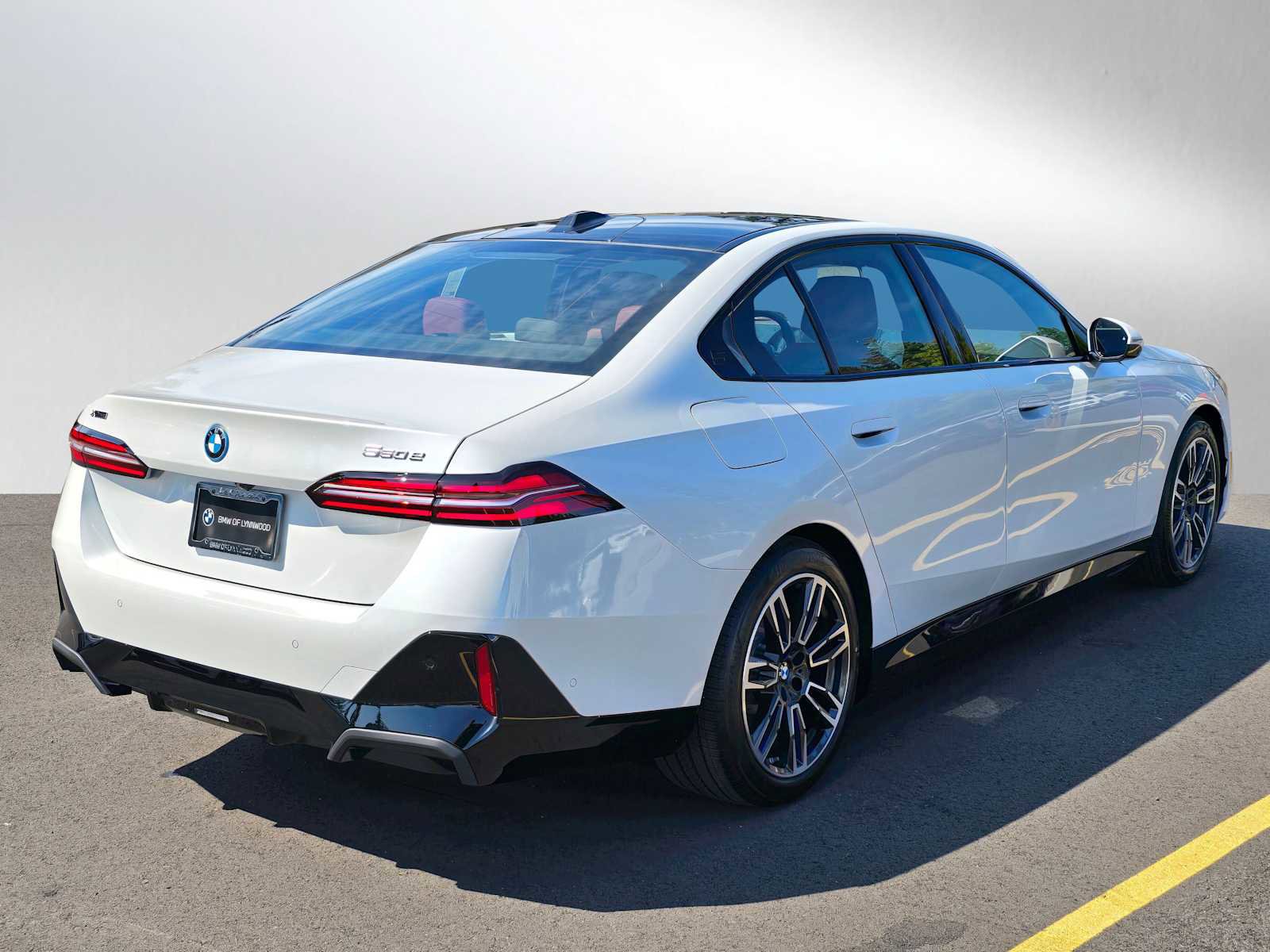 New 2026 BMW 550e xDrive 550e xDrive image 3