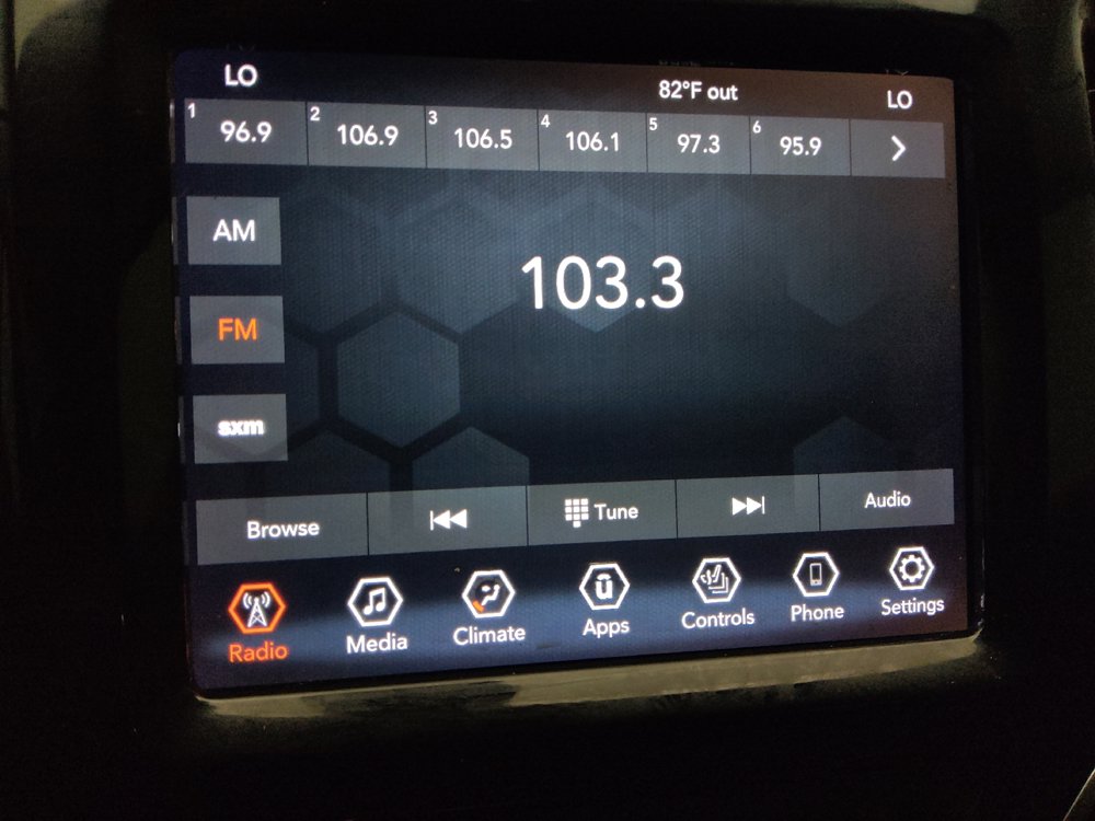 Used 2020 Jeep Cherokee Limited FWD image 25