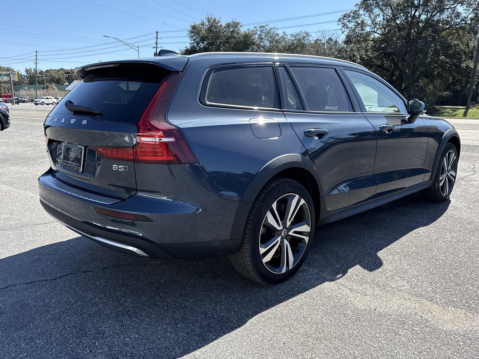 New 2026 Volvo V60 B5 Cross Country Plus w/ Protection Package Premier AWD/4WD image 5