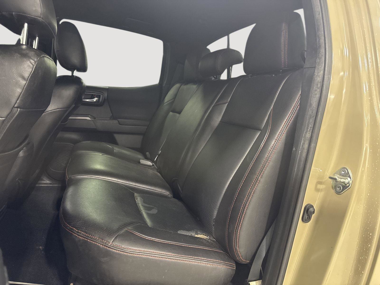 Used 2018 Toyota Tacoma TRD Off-Road w/ Technology Package AWD/4WD image 8