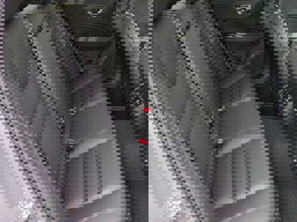 New 2026 Volvo V60 B5 Cross Country Ultra w/ Protection Package Premier image 21