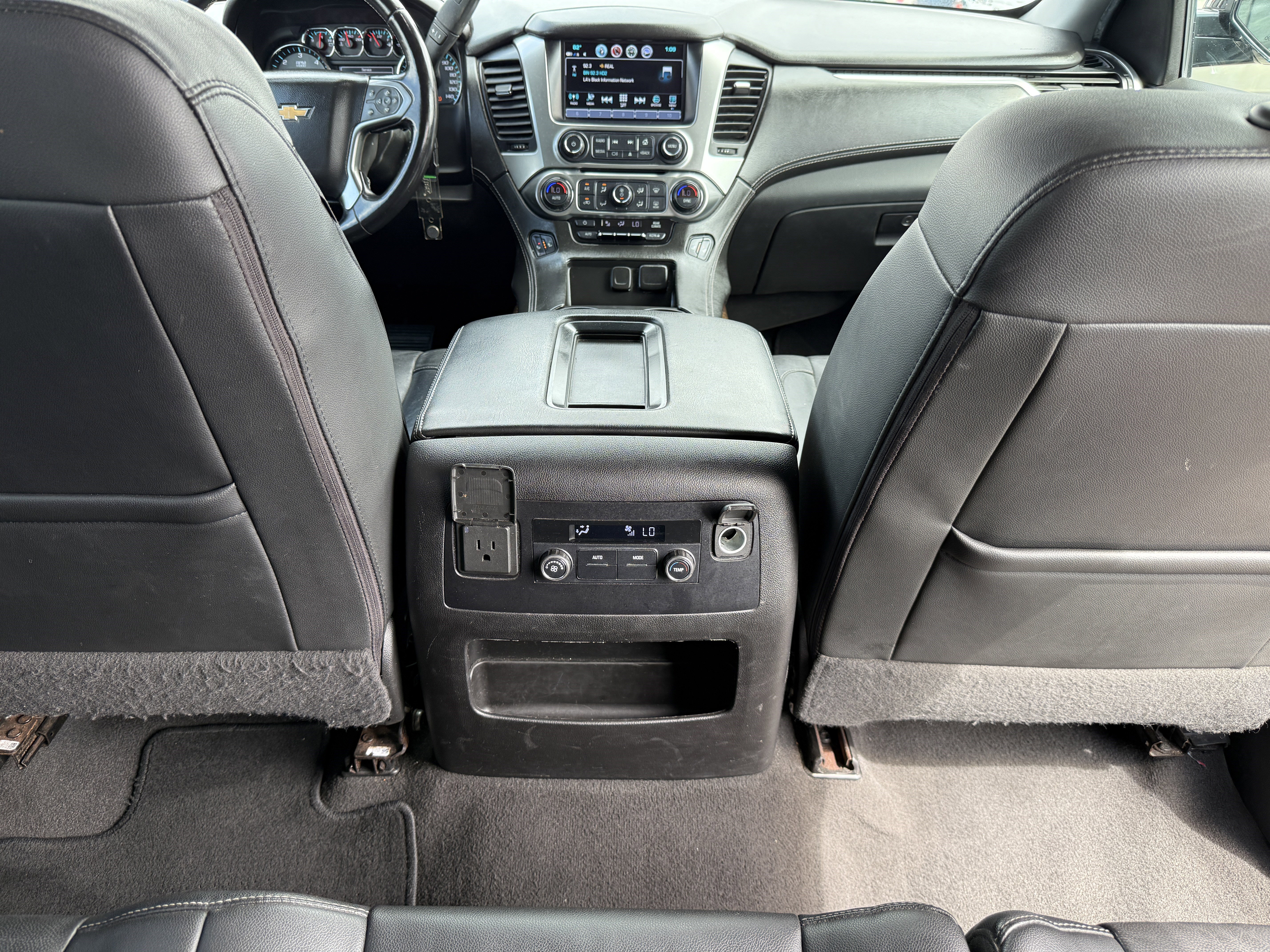 Used 2020 Chevrolet Suburban LT image 19