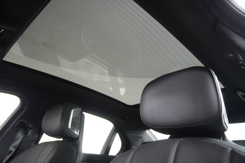 Used 2025 BMW 740i w/ Premium Package RWD image 12