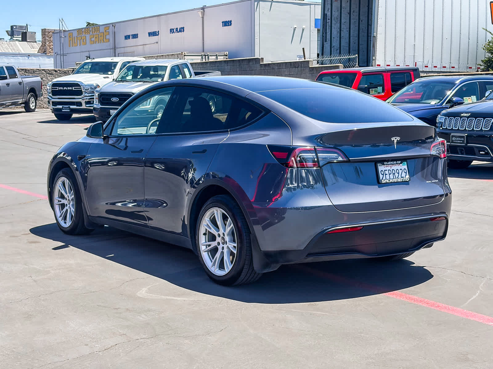 Used 2023 Tesla Model Y Long Range AWD/4WD image 2