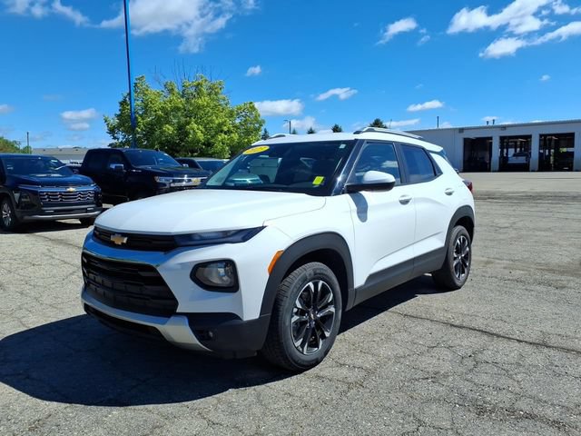 Used 2023 Chevrolet TrailBlazer LT w/ Convenience Package AWD/4WD image 3