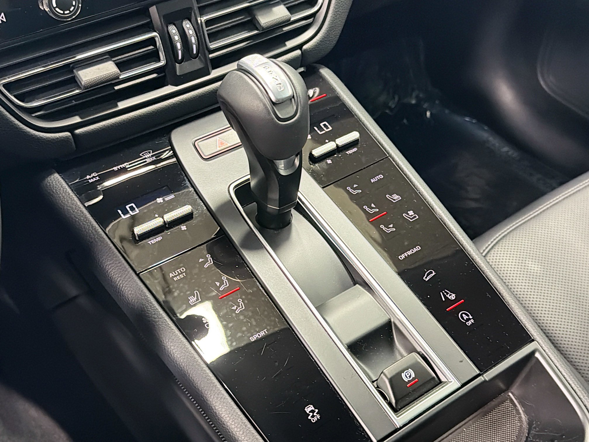 Used 2025 Porsche Macan image 28