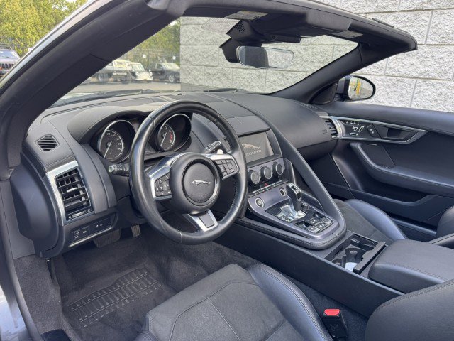 Used 2019 Jaguar F-TYPE Convertible RWD image 6