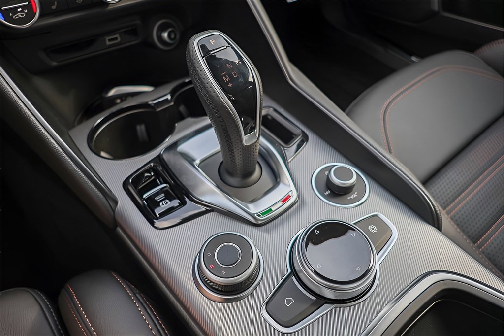 New 2025 Alfa Romeo Giulia Intensa w/ Driving Assist Package image 17