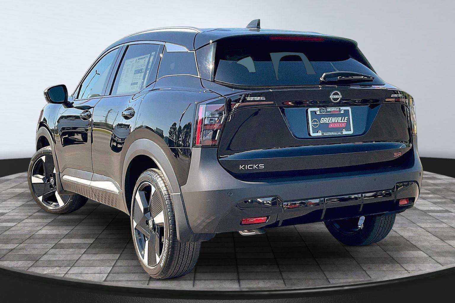 New 2026 Nissan Kicks SR FWD image 3