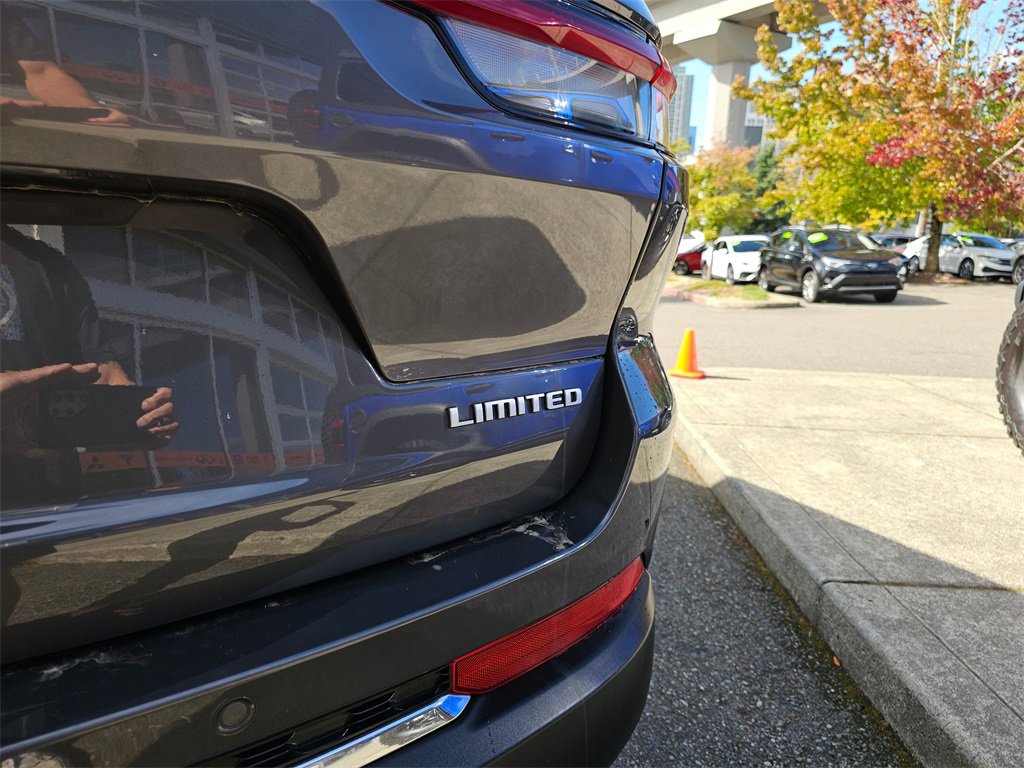 Used 2024 Jeep Grand Cherokee L Limited w/ Luxury Tech Group II image 17