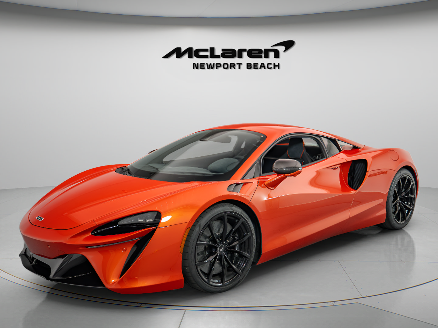 Used 2023 McLaren Artura RWD image 3