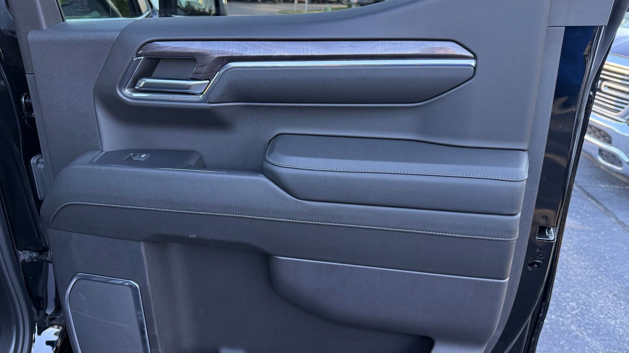 Used 2024 Chevrolet Silverado 1500 LTZ w/ LTZ Convenience Package II image 17