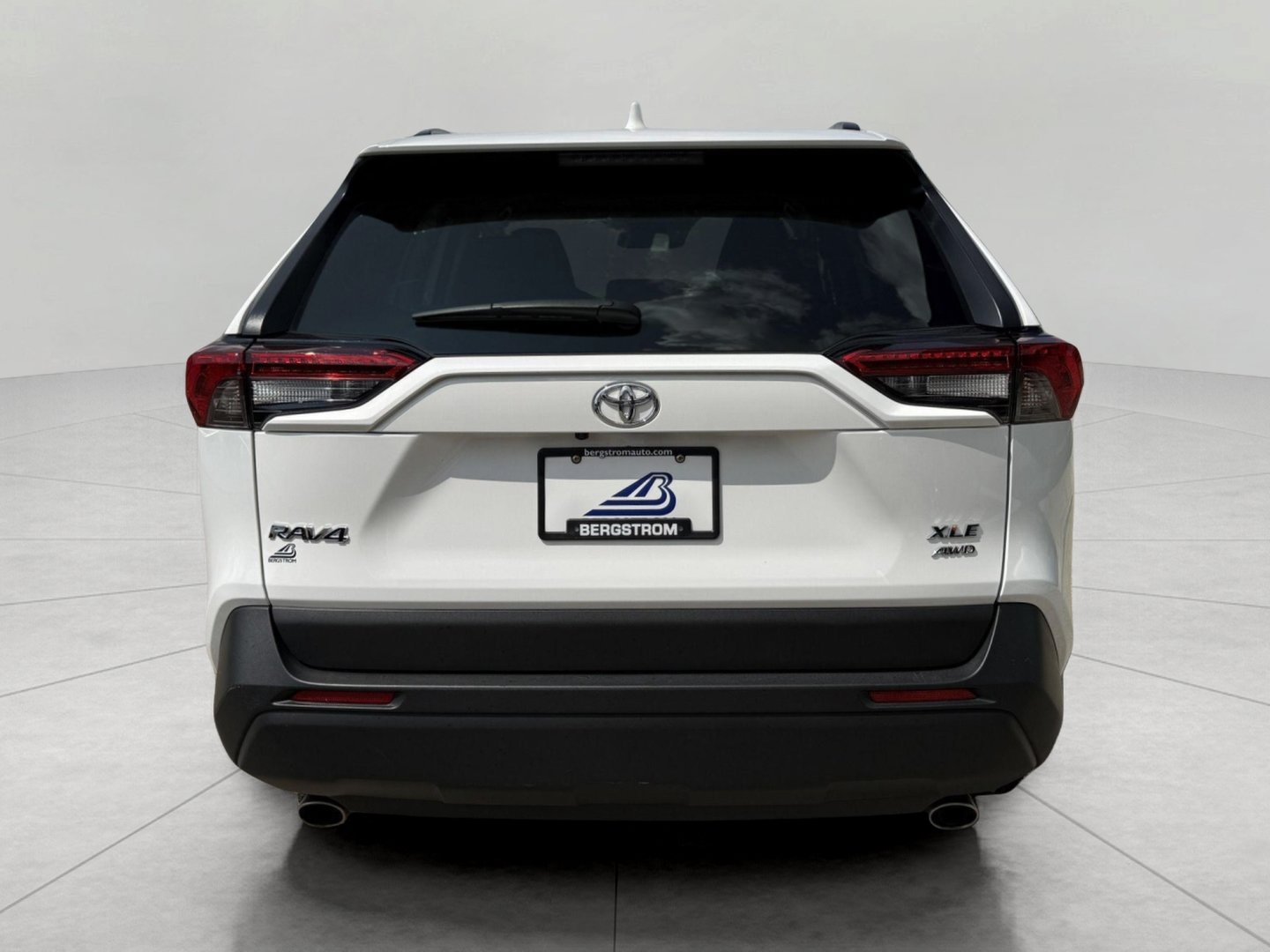 Used 2025 Toyota RAV4 XLE AWD/4WD image 10