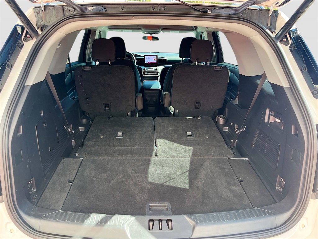 Used 2022 Ford Explorer XLT image 25