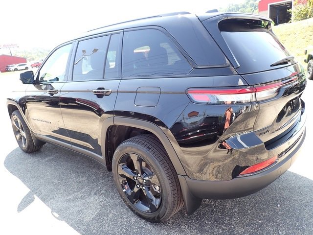 New 2025 Jeep Grand Cherokee Limited w/ Black Appearance Package image 3
