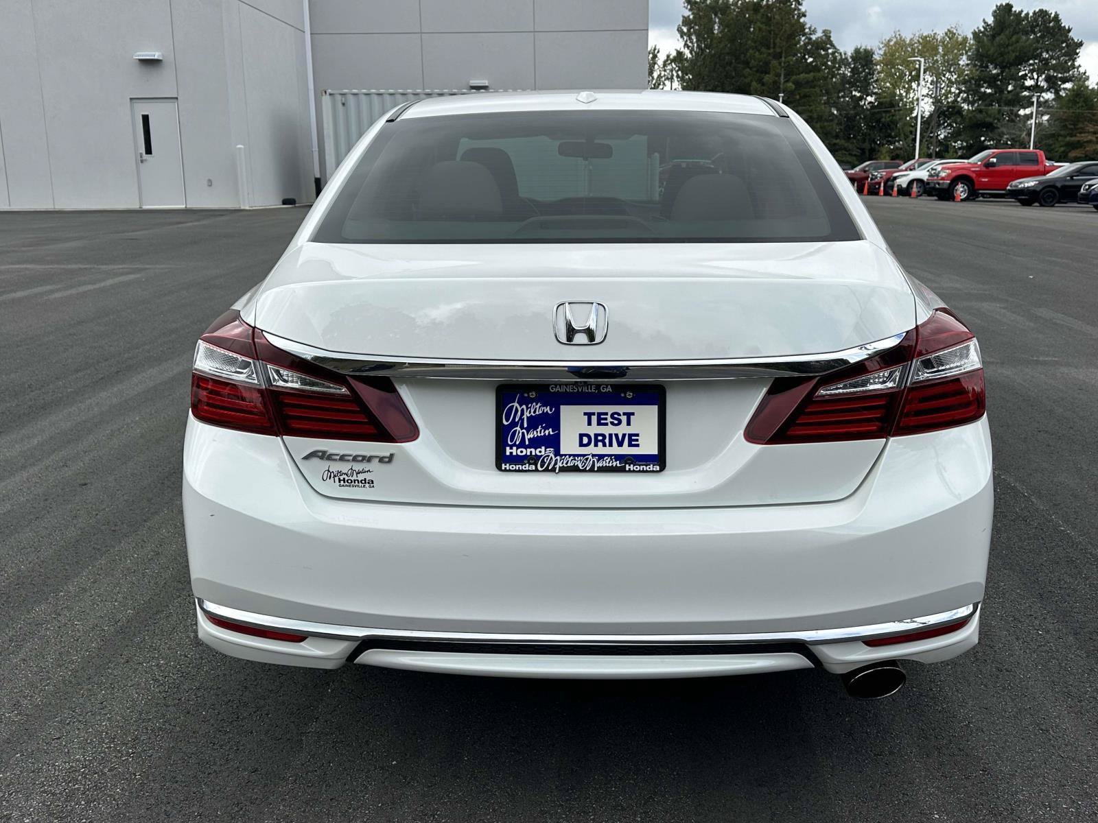 Used 2017 Honda Accord EX image 25
