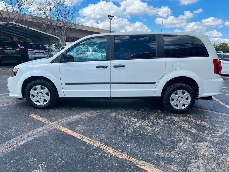 Used 2011 Dodge Grand Caravan FWD image 4