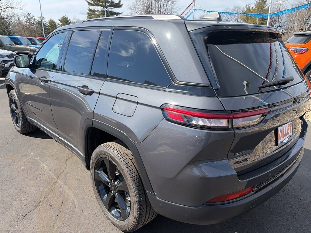 Used 2024 Jeep Grand Cherokee Limited w/ Black Appearance Package image 47