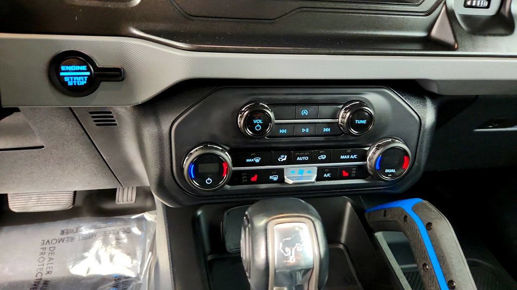 Used 2023 Ford Bronco Black Diamond w/ Sasquatch Package AWD/4WD image 17