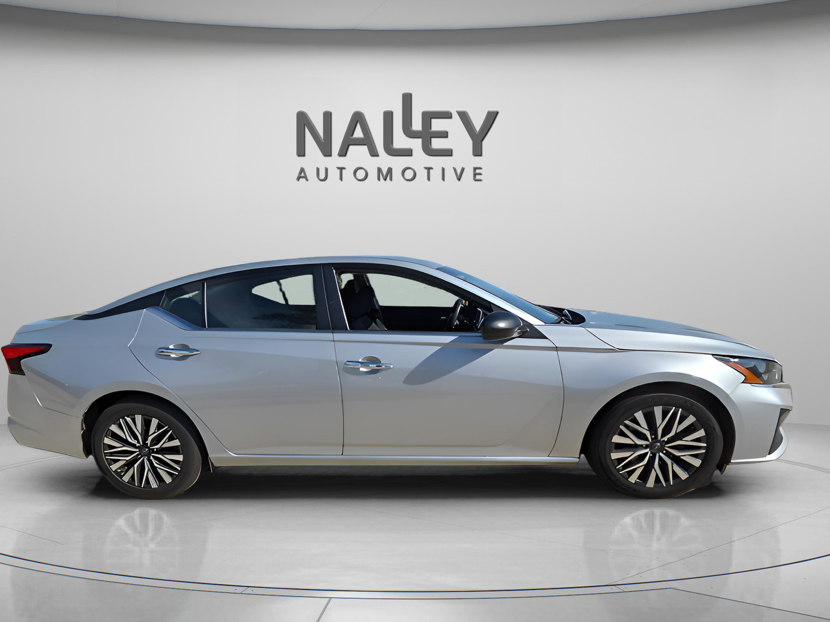 Used 2024 Nissan Altima 2.5 SV image 9