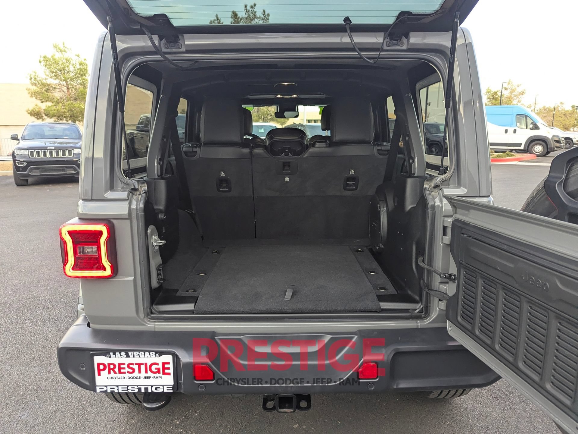Used 2020 Jeep Wrangler Unlimited Sahara AWD/4WD image 12