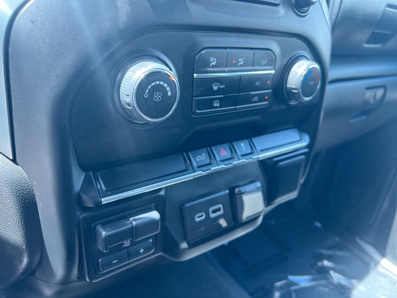 Used 2023 Chevrolet Silverado 2500 LT AWD/4WD image 19