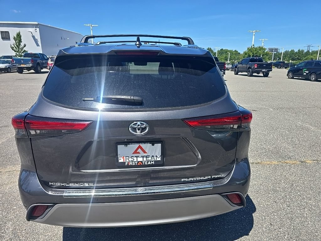 Used 2020 Toyota Highlander Platinum AWD/4WD image 6