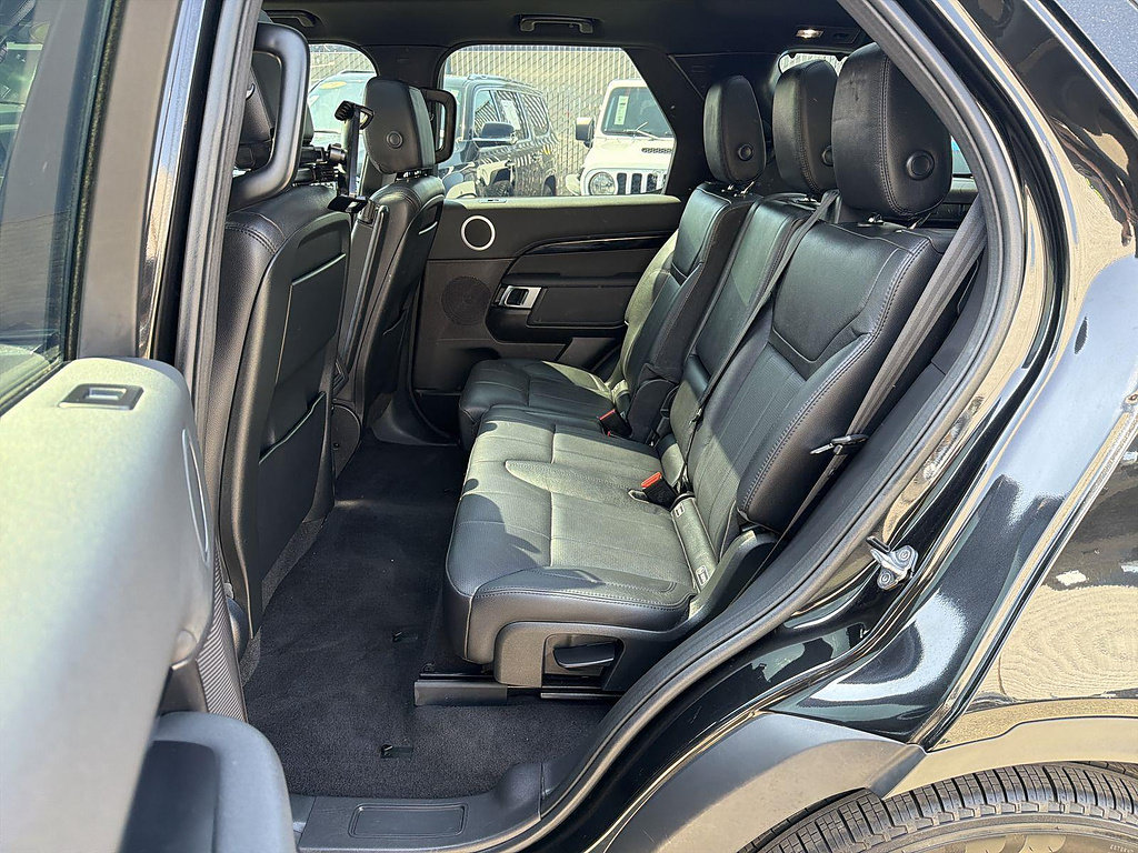 Used 2017 Land Rover Discovery SE AWD/4WD image 25
