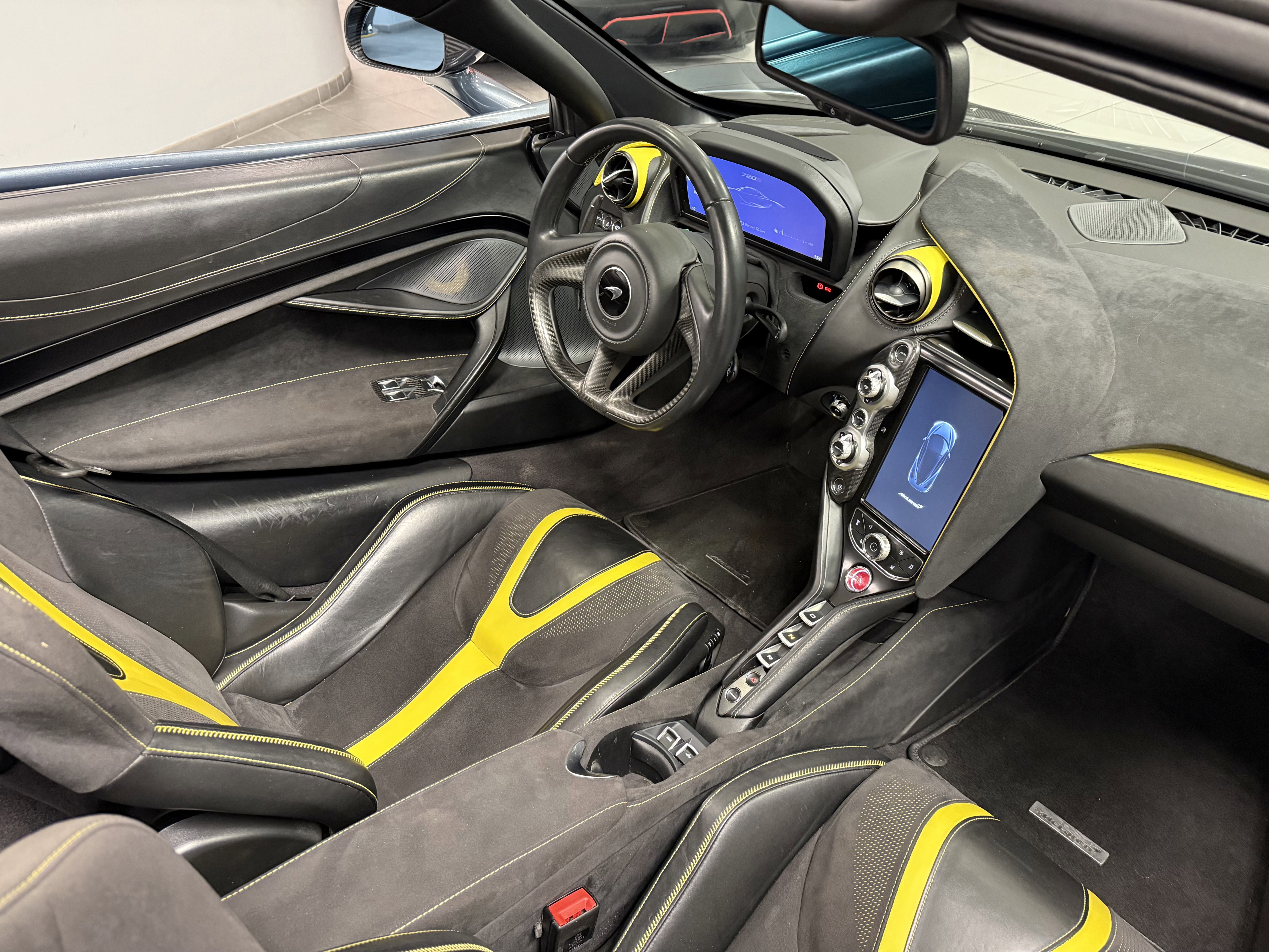 Used 2020 McLaren 720S Spider image 16