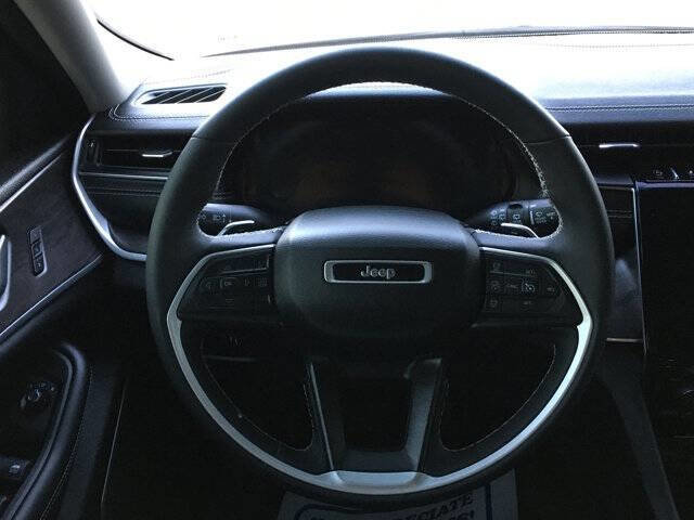 Used 2023 Jeep Grand Cherokee L Limited w/ Luxury Tech Group II image 11