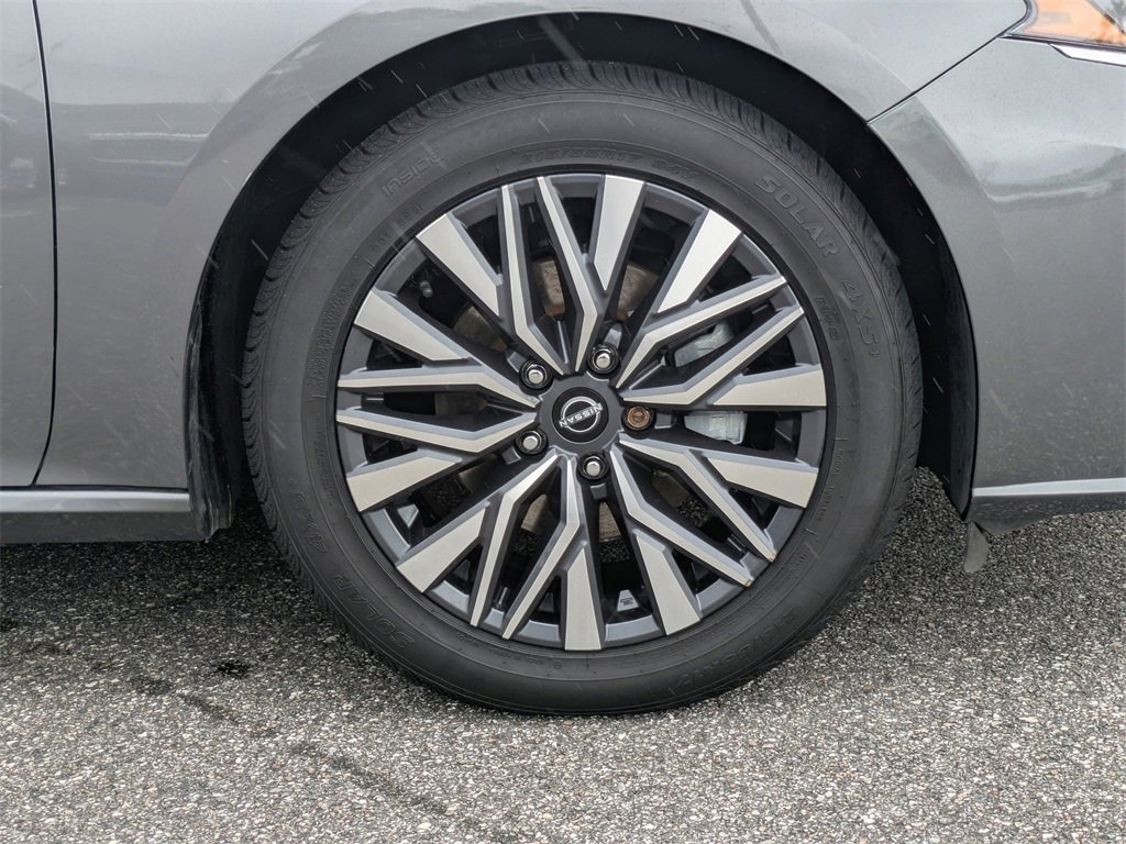 Used 2024 Nissan Altima 2.5 SV image 11