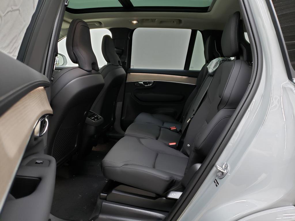 New 2026 Volvo XC90 B6 Plus w/ Protection Package Premier AWD/4WD image 8