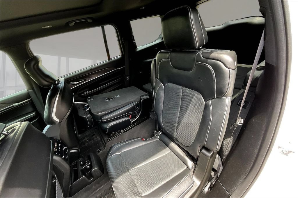Used 2022 Jeep Grand Cherokee L Overland w/ Advanced Protech Group III AWD/4WD image 21