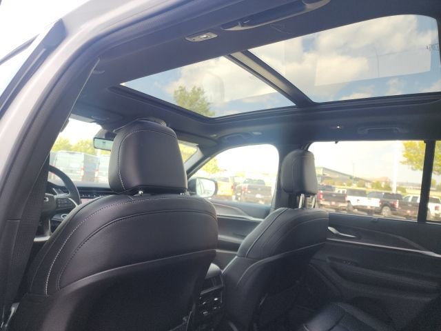 New 2025 Jeep Grand Cherokee Limited w/ Luxury Tech Group II image 2