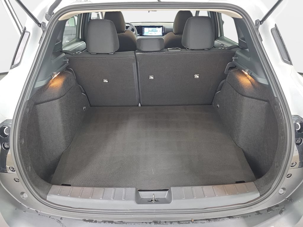 Used 2025 Nissan Kicks SV AWD/4WD image 33