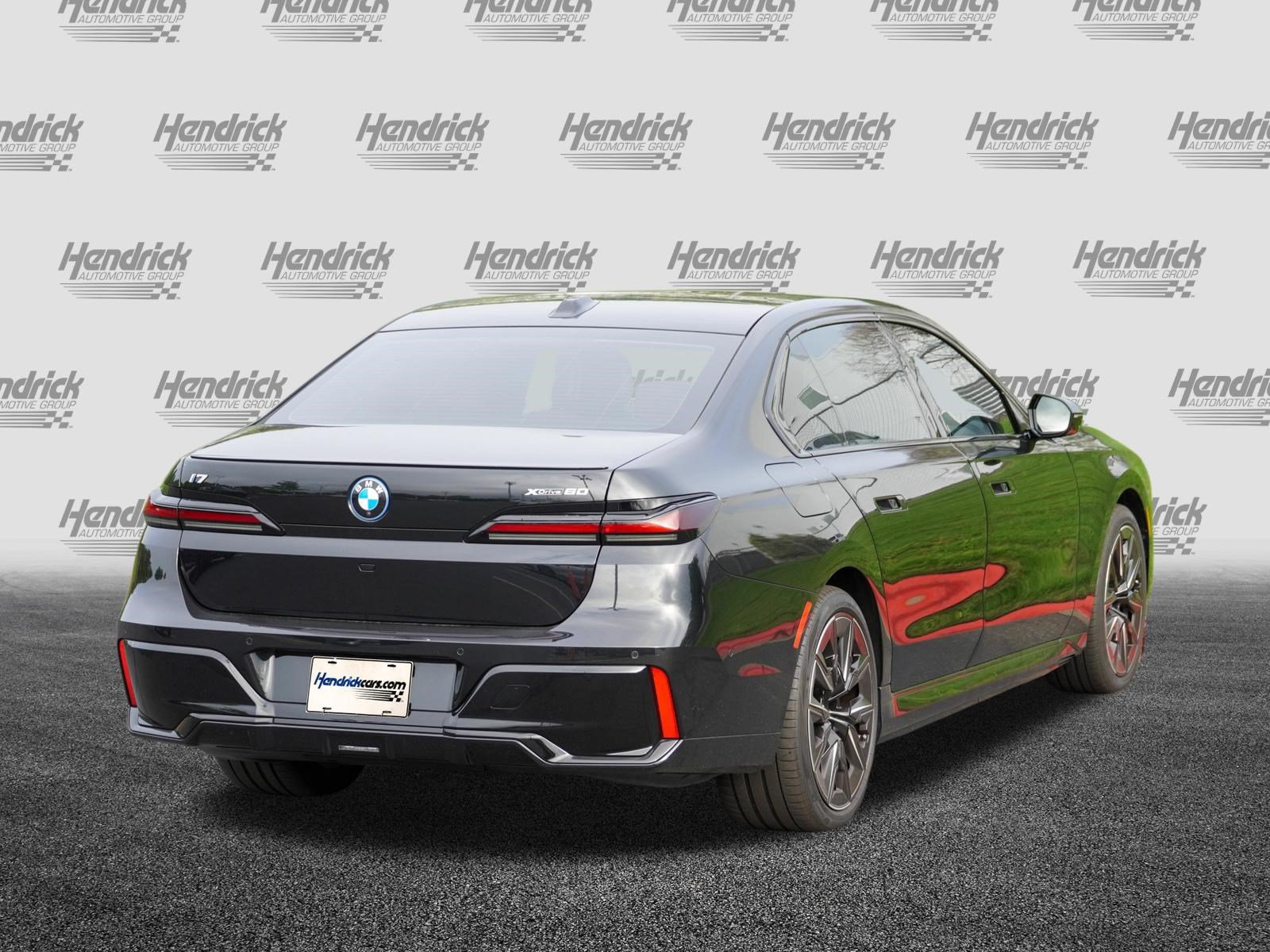 Used 2024 BMW i7 xDrive60 w/ Executive Package AWD/4WD image 8