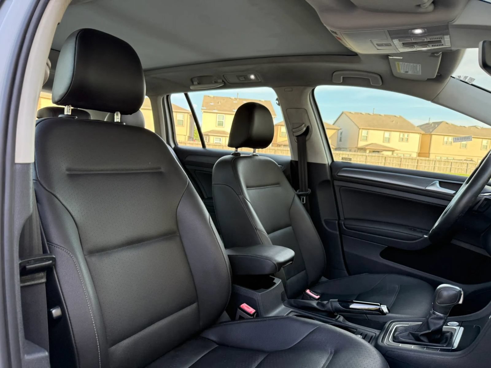 Used 2019 Volkswagen Golf SE FWD image 16