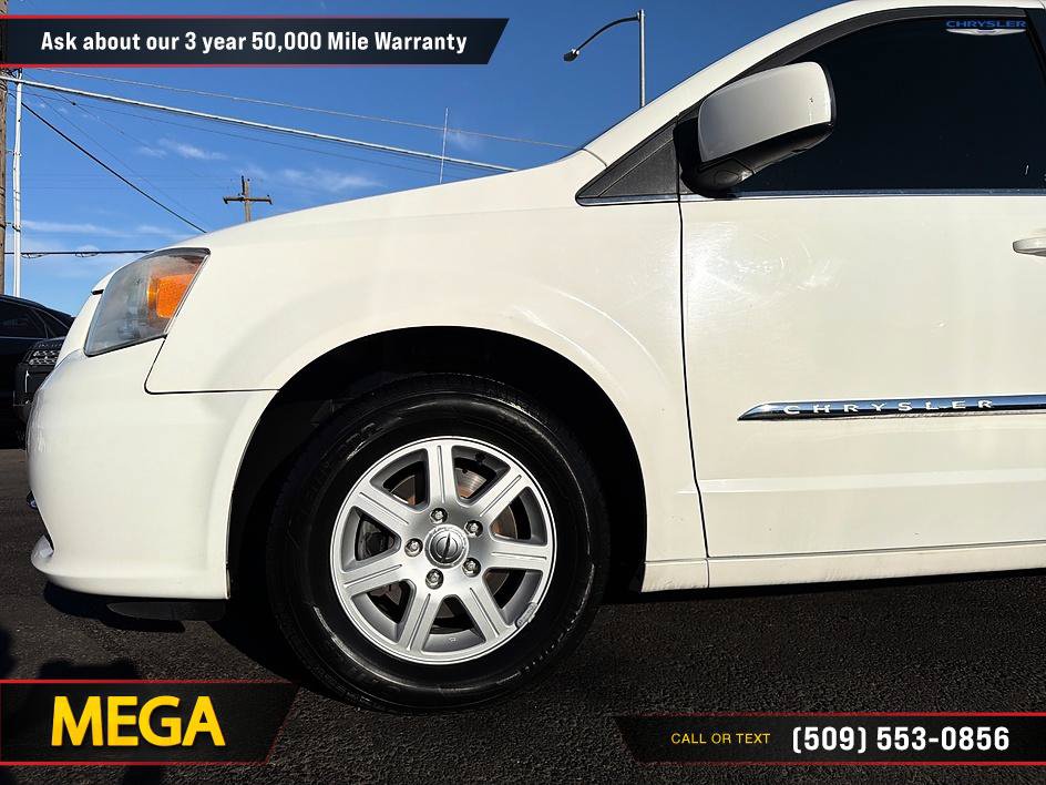 Used 2011 Chrysler Town & Country Touring FWD image 28