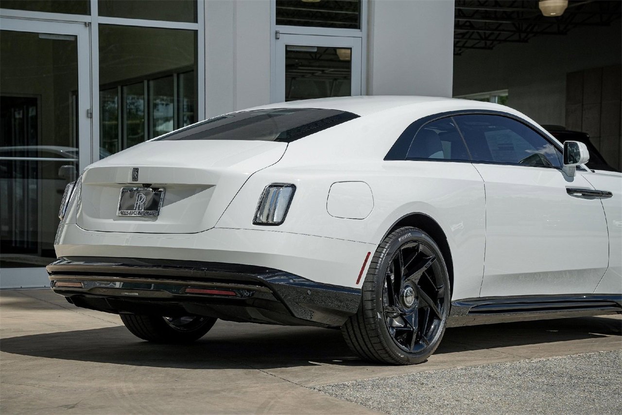 New 2025 Rolls-Royce Spectre Black Badge image 9