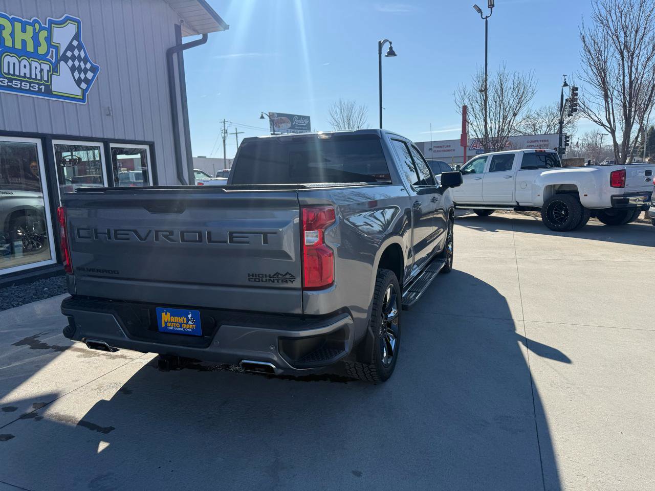 Used 2021 Chevrolet Silverado 1500 High Country w/ LPO, Dark Essentials Package image 6