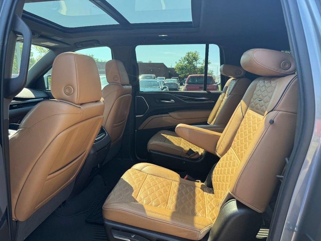 Used 2021 Cadillac Escalade ESV Premium Luxury AWD/4WD image 15