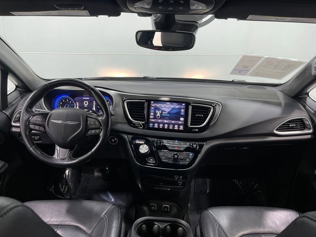 Used 2020 Chrysler Pacifica Touring-L w/ Advanced Safetytec Group image 20
